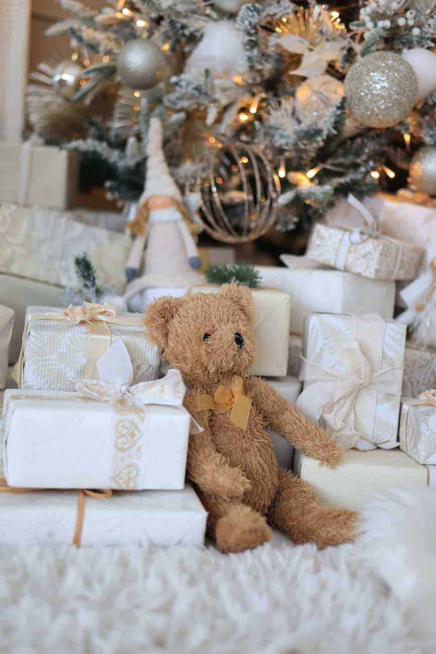 10 Family Christmas Traditions to Make This Season Magical